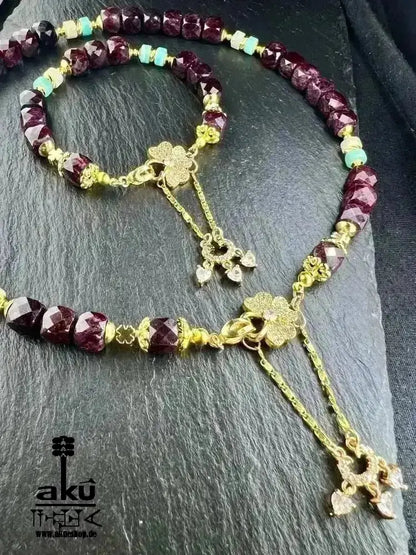 Natürliches Granat - und Amazonit - Set Halskette und Armband vergoldet, Januar - Glücksstein, Steinbock Sternzeichen Herz und Halschakra - Energie - AkueShop
