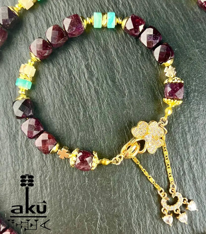 Natürliches Granat - und Amazonit - Set Halskette und Armband vergoldet, Januar - Glücksstein, Steinbock Sternzeichen Herz und Halschakra - Energie - AkueShop