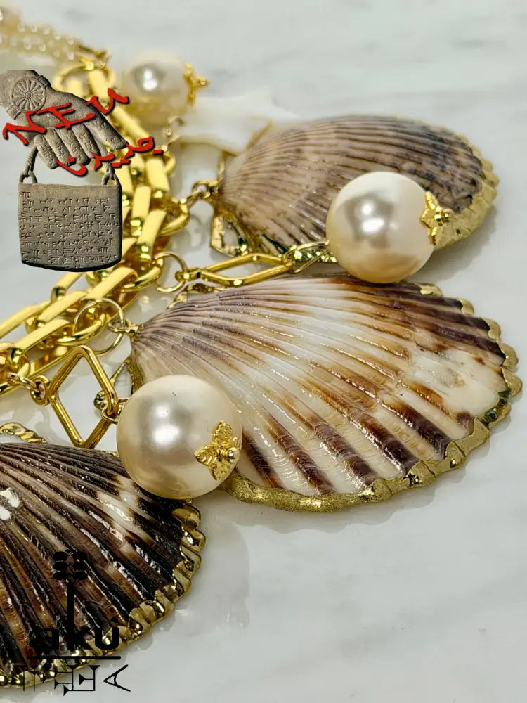 Große Muscheln-Choker, Maritimes Statement, 18k Gold platierte Kette. Nahaufnahme der Muscheln