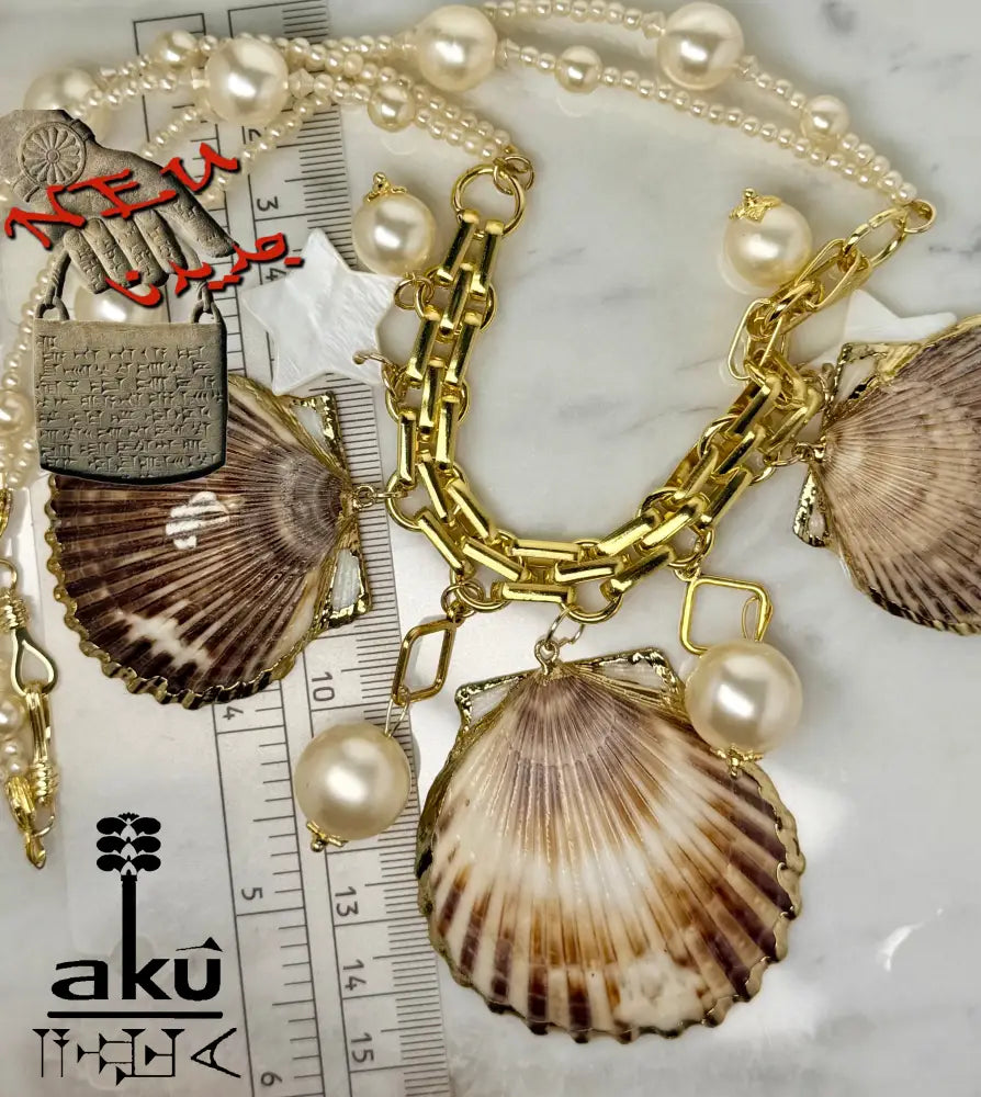 Große Muscheln-Choker, Maritimes Statement, 18k Gold platierte Kette