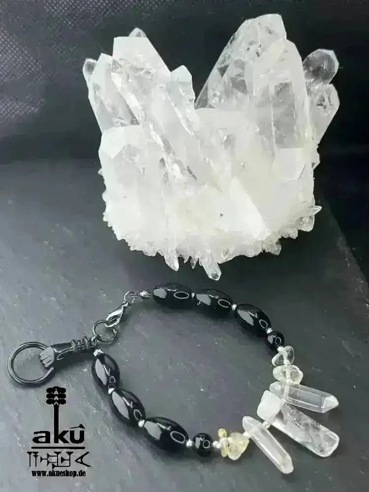 Handgefertigtes Armband Edelsteinen Quarz und Onyx Heilung, Schwarz und Weiß, Kronen - und Wurzelchakren - AkueShop