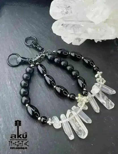 Handgefertigtes Armband Edelsteinen Quarz und Onyx Heilung, Schwarz und Weiß, Kronen - und Wurzelchakren - AkueShop