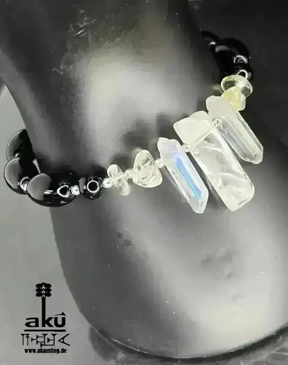 Handgefertigtes Armband Edelsteinen Quarz und Onyx Heilung, Schwarz und Weiß, Kronen - und Wurzelchakren - AkueShop