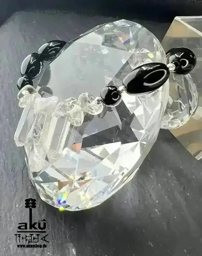 Handgefertigtes Armband Edelsteinen Quarz und Onyx Heilung, Schwarz und Weiß, Kronen - und Wurzelchakren - AkueShop