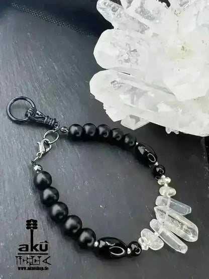 Handgefertigtes Armband Edelsteinen Quarz und Onyx Heilung, Schwarz und Weiß, Kronen - und Wurzelchakren - AkueShop