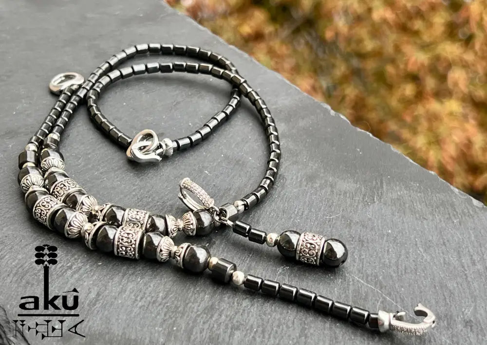 Halskette, Armband und Ohrringe aus magnetischem Hämatit,