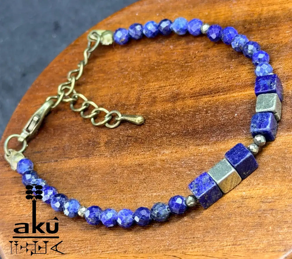Lapislazuli Armband blau Edelstein, bronzene Würfel, Pyrit Perlen, natürlicher Edelstein
