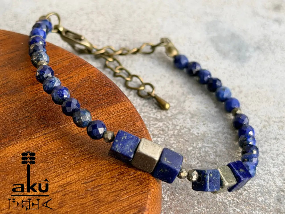 Lapislazuli Armband blau Edelstein, bronzene Würfel, Pyrit Perlen, natürlicher Edelstein