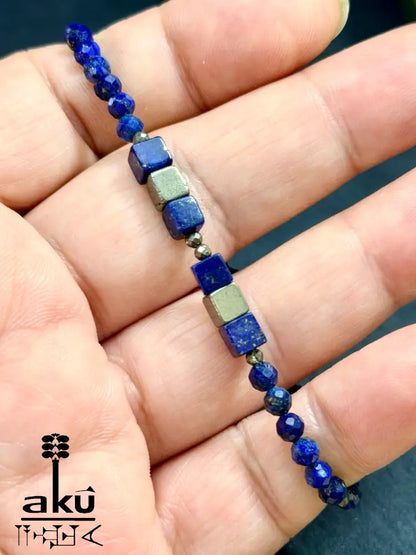 Lapislazuli Armband blau Edelstein, bronzene Würfel, Pyrit Perlen, natürlicher Edelstein