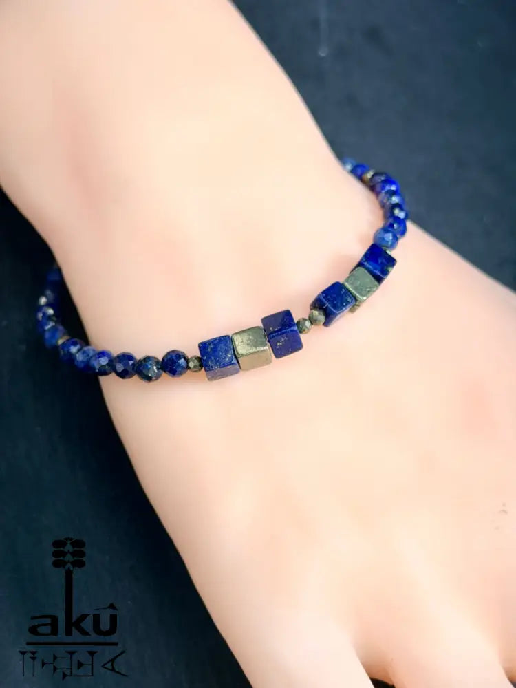 Lapislazuli Armband blau Edelstein, bronzene Würfel, Pyrit Perlen, natürlicher Edelstein