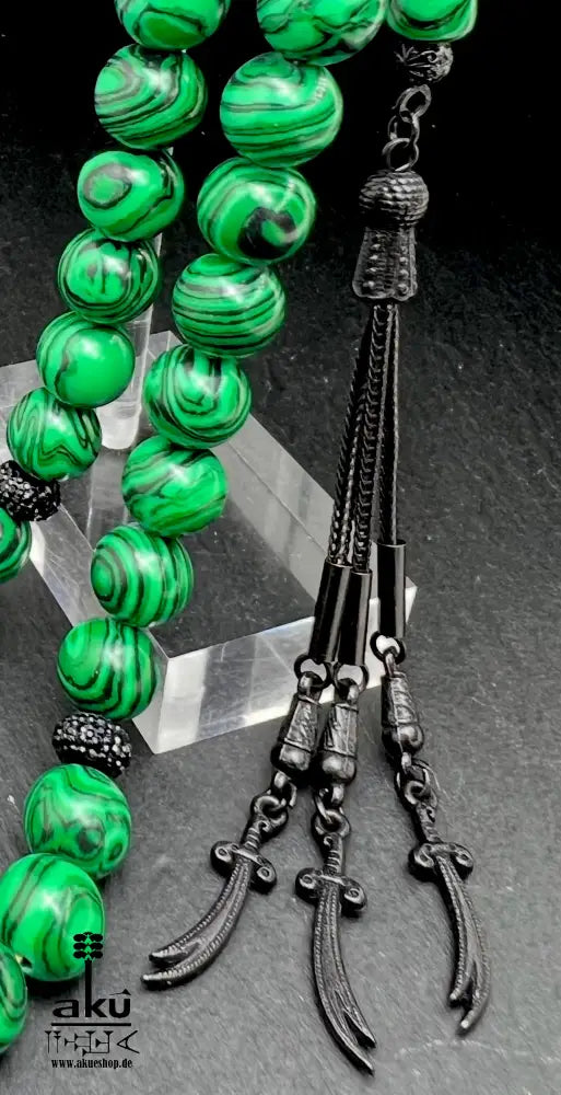 Malachit Tasbih, natürliche grüne Stein-Misbaha, islamischer Tesbih, Herzchakra-Energie, AkueShop, schwarze Quaste mit Zulfikar Thulfiqar Schwert Motiv.