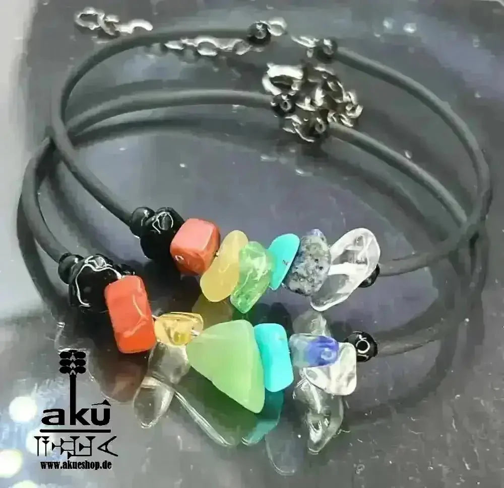 Memory - Draht - Armreif 7Chakras, natürlichen Edelsteinen handgefertigt, versilbert, Reiki - Meditation, Krone, drittes Auge, Hals, Herz, Solarplexus, Sakralwurzel, Chakren, Energie - AkueShop
