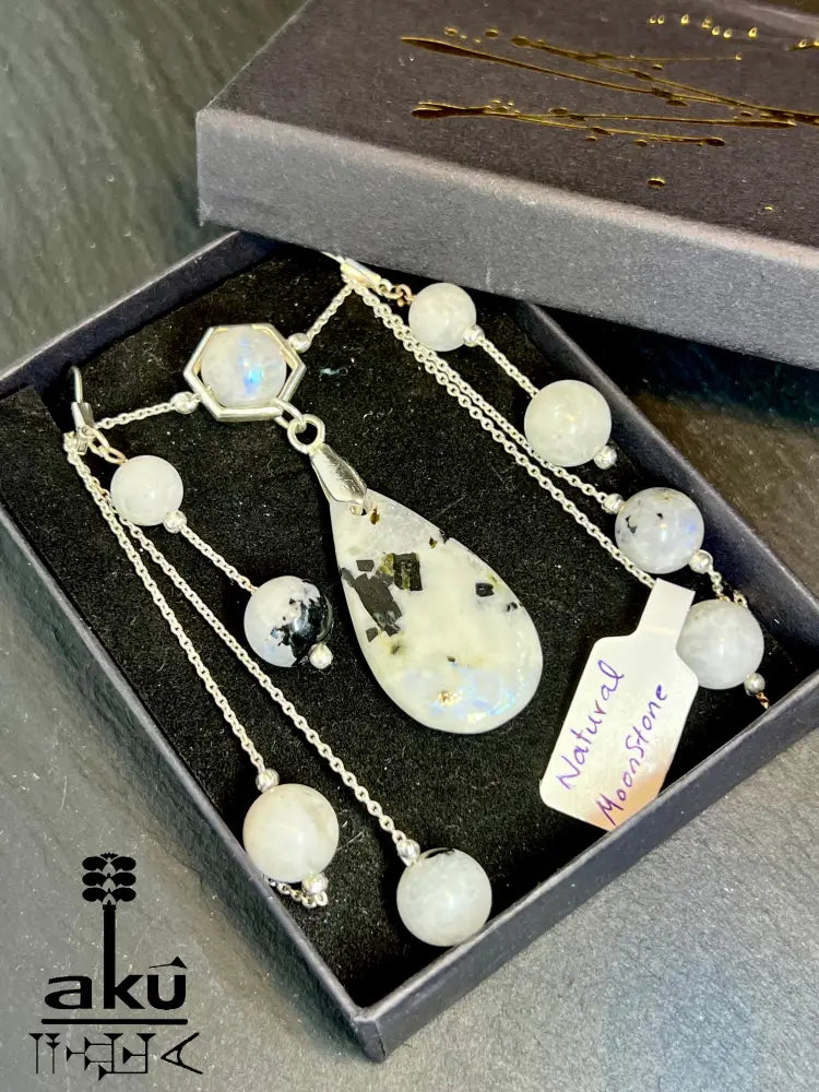 Mondstein Schmuckset natürliche Edelsteine 925er Silber schmuckset, 
Handgefertigte Halskette und Ohrringe, AkueSop