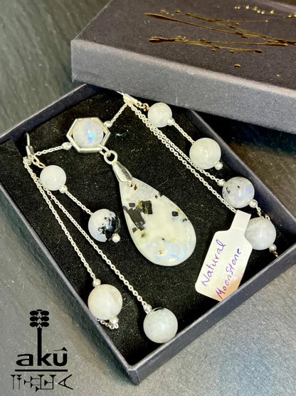 Mondstein Schmuckset natürliche Edelsteine 925er Silber schmuckset, 
Handgefertigte Halskette und Ohrringe, AkueSop