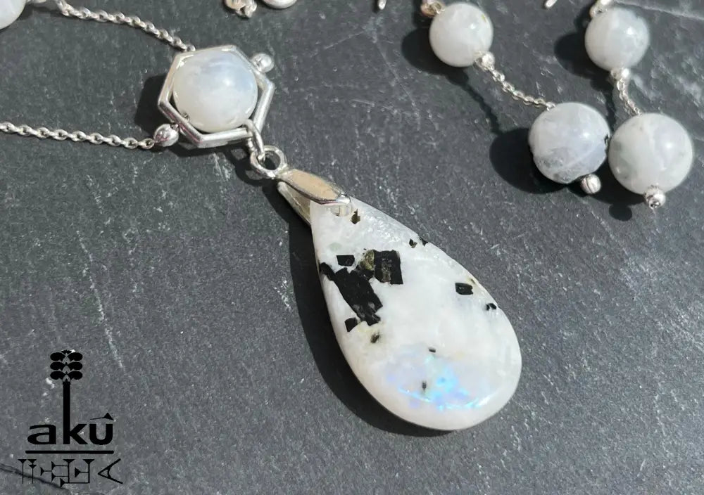 Mondstein Schmuckset natürliche Edelsteine 925er Silber schmuckset, 
Handgefertigte Halskette und Ohrringe, AkueSop