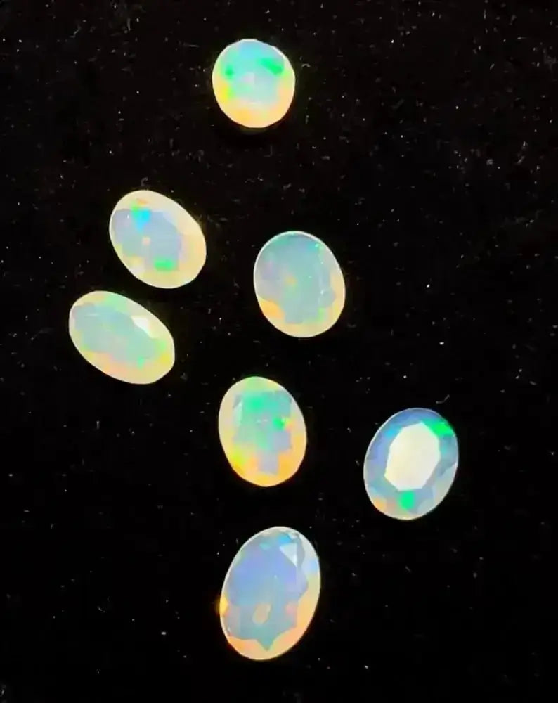 Natürlicher Weißer Opal 7 facettierte Edelsteine 7.5Ct vollfeuer Äthiopisch unbehandelt - AkueShop