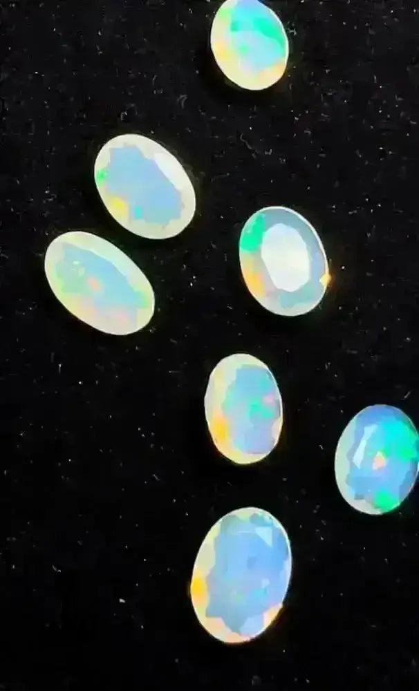Natürlicher Weißer Opal 7 facettierte Edelsteine 7.5Ct vollfeuer Äthiopisch unbehandelt - AkueShop