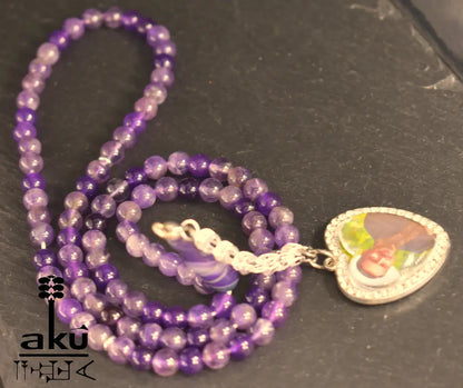 Personalisierte Tasbih mit 99 Amethystperlen, handgefertigt aus natürlichen 6 mm Perlen, mit herzförmigem Silberanhänger für Fotos und eleganter Quaste.