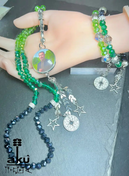 Tasbih und Armreif Schmuckset. Diese Tasbih besteht aus 99 facettierten Kristallperlen (6 mm) in hell schimmernde Grün-Farben Kristalle