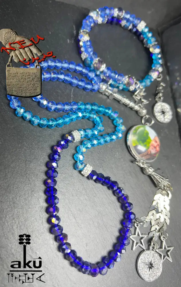 Personalisierte Tasbih und Armreif besteht aus 99 facettierte helle schimmernde Kristalleperlen.