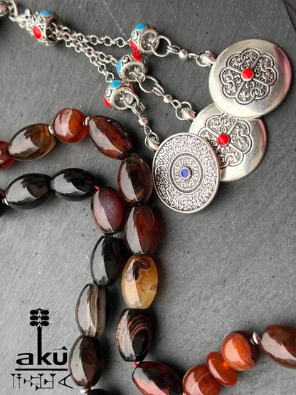 Gebetskette aus rotem Jemen-Achat mit und traditioneller Quaste – handgefertigte Qualität aus Deutschland.