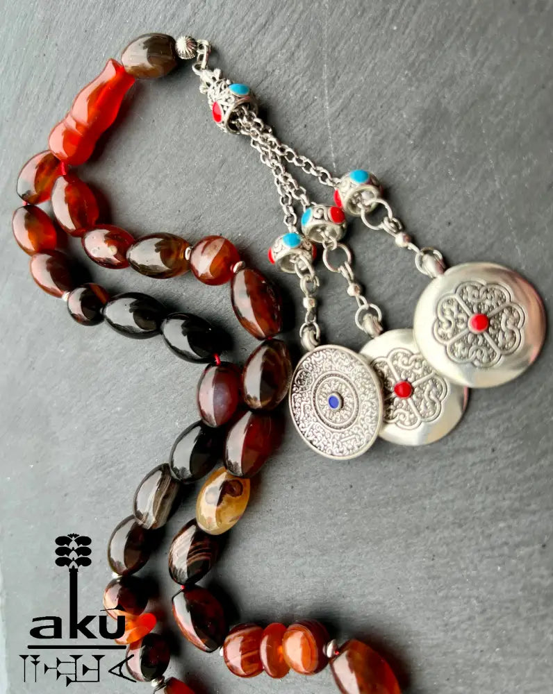 Handgefertigte Gebetskette aus rotem Jemen-Achat mit silberfarbener Quaste, spirituelle Tasbih