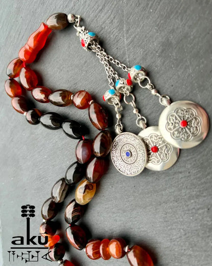 Handgefertigte Gebetskette aus rotem Jemen-Achat mit silberfarbener Quaste, spirituelle Tasbih