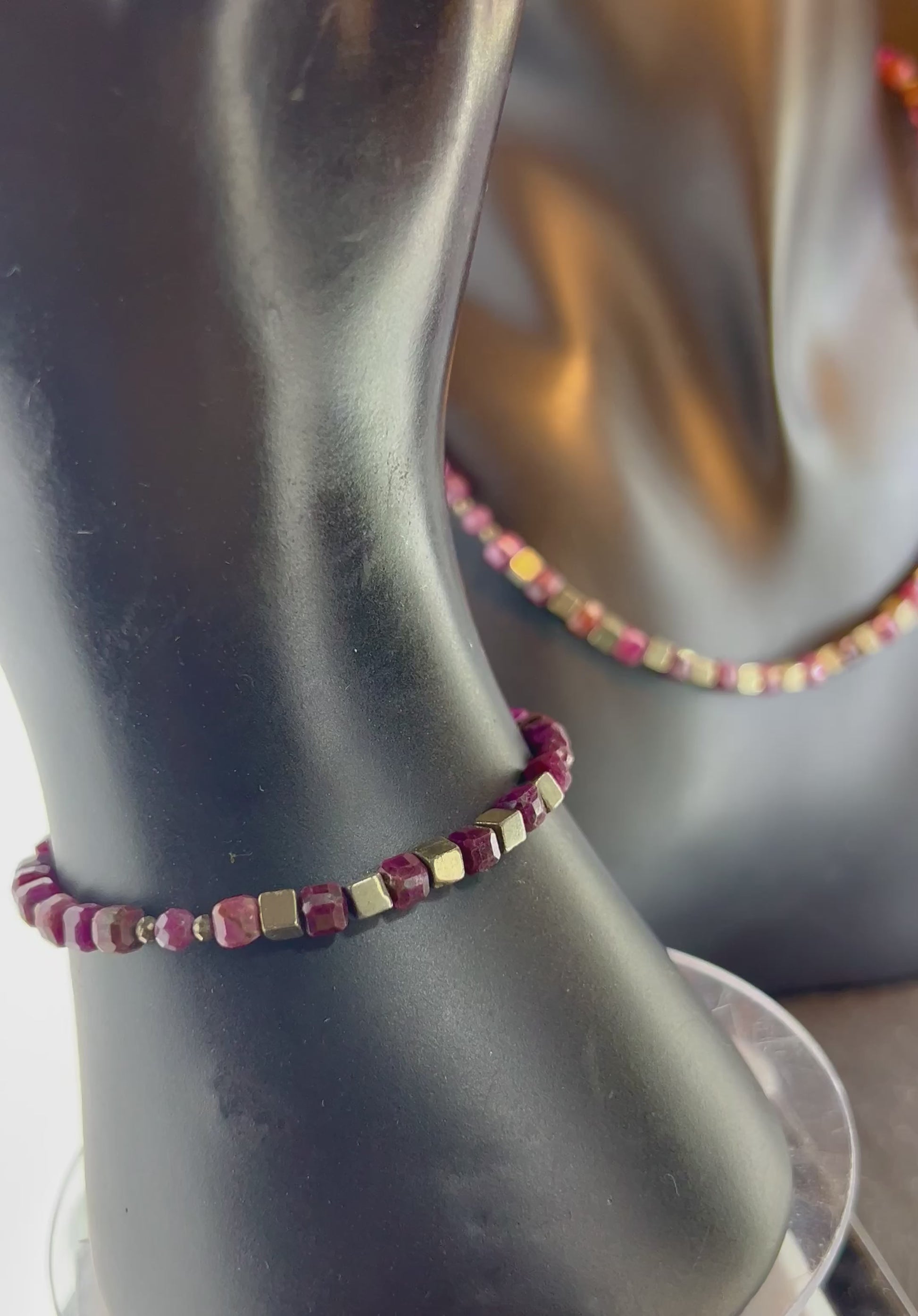 Rubin Halskette und Armband, natürliches Edelstein Schmuckset 925er Silber vergoldet, Herzchakra Meditationsenergie.