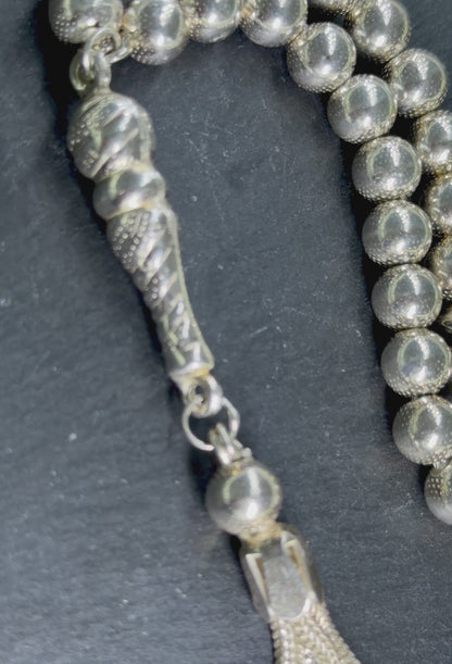 Sterlingsilber-Tasbih mit 33 strukturierten Perlen und Quaste