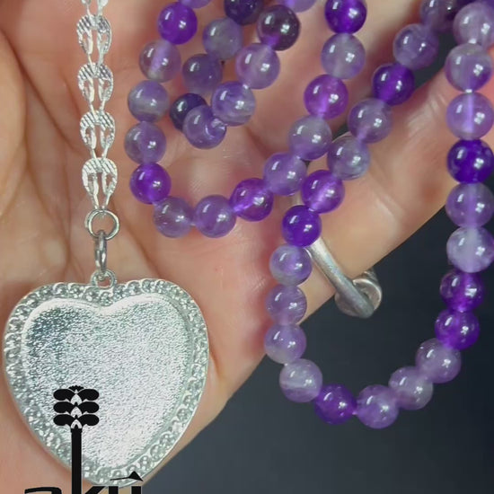Personalisierte Tasbih mit 99 Amethystperlen, handgefertigt aus natürlichen 6 mm Perlen, mit herzförmigem Silberanhänger für Fotos und eleganter Quaste.