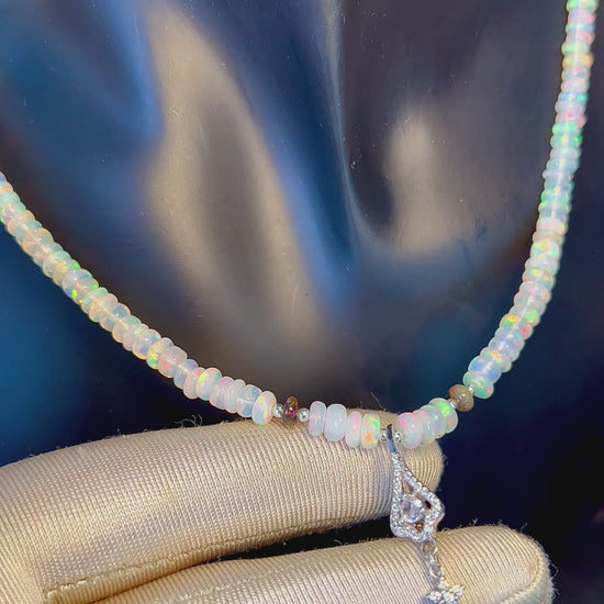 Natürliche weiße und schwarze Vollfeuer-OPAL-Collier-Halskette, Edelsteinschmuck, äthiopisch Kronen & Dritteauge chakra-Meditationsenergie.