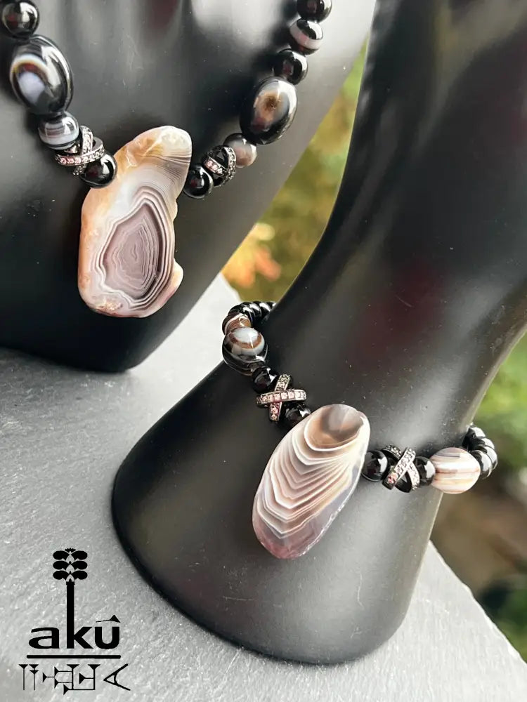 Schmuckset Sulemani Achat – Halskette und Armband mit natürlichen Rohstein-Anhängern