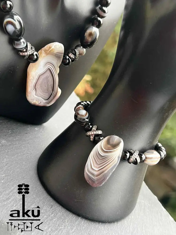 Schmuckset Sulemani Achat – Halskette und Armband mit natürlichen Rohstein-Anhängern