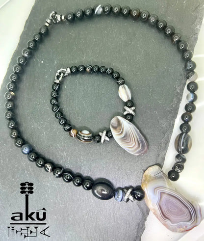 Schmuckset Sulemani Achat – Halskette und Armband mit natürlichen Rohstein-Anhängern