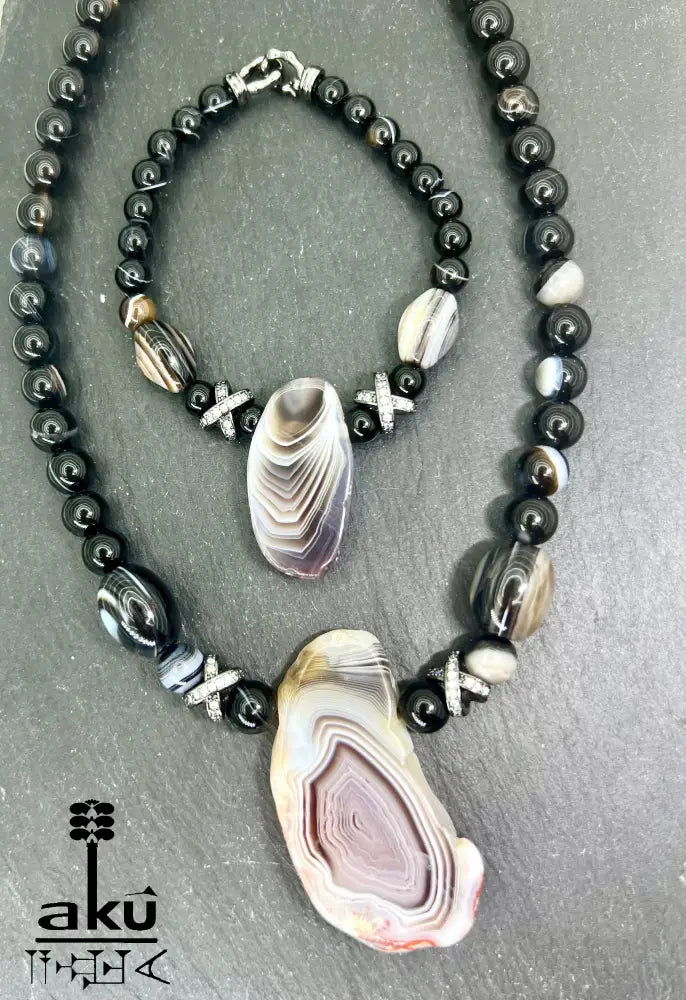 Schmuckset Sulemani Achat – Halskette und Armband mit natürlichen Rohstein-Anhängern