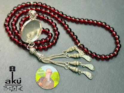 Tasbih aus natürlichem Granat, 99 Perlen, personalisierbares Medaillon, Gebetskette für Dhikr, Gebetskette