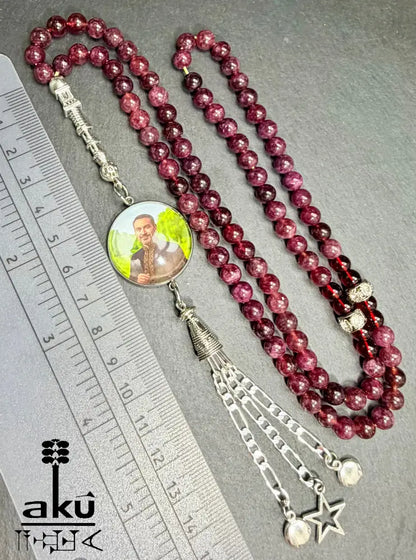 Tasbih aus natürlichem Granat, 99 Perlen, personalisierbares Medaillon, Gebetskette für Dhikr, Gebetskette
