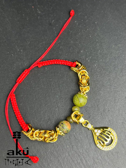 Unakit Tasbih und Armband aus natürlichem Stein (10 mm) mit goldbeschichtetem 'Allah'-Anhänger. Perfekt für spirituelle Energie, Meditation oder als elegantes Geschenk für besondere Anlässe