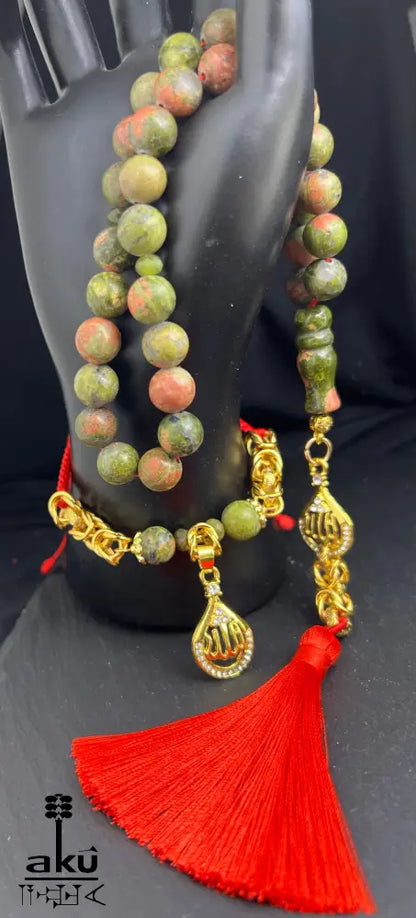 Unakit Tasbih und Armband aus natürlichem Stein (10 mm) mit goldbeschichtetem 'Allah'-Anhänger. Perfekt für spirituelle Energie, Meditation oder als elegantes Geschenk für besondere Anlässe