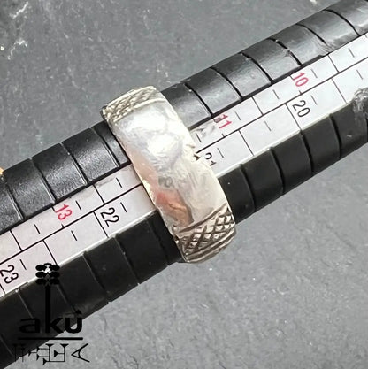 Ring auf Ringmaßstab bei Größe EU 66/ US 12