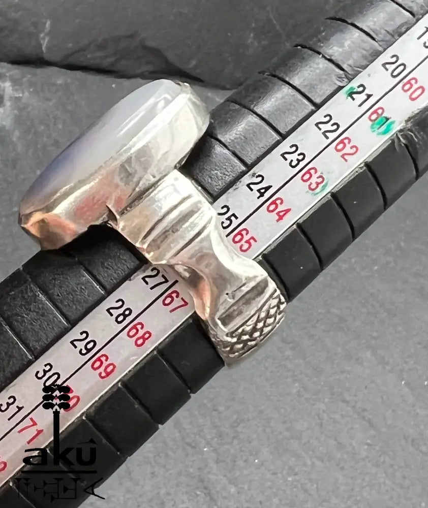 Ring auf Ringmaßstab bei Größe EU 66 / US 12