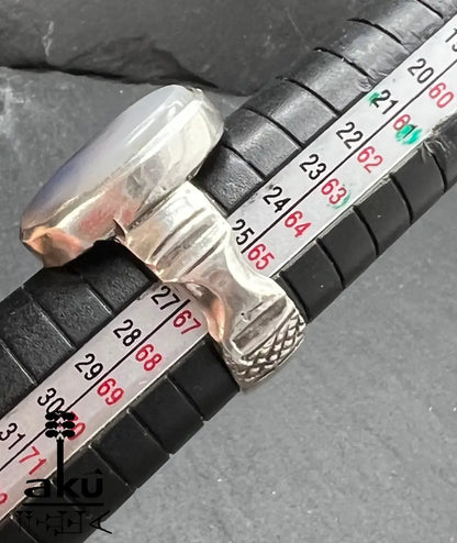 Ring auf Ringmaßstab bei Größe EU 66 / US 12