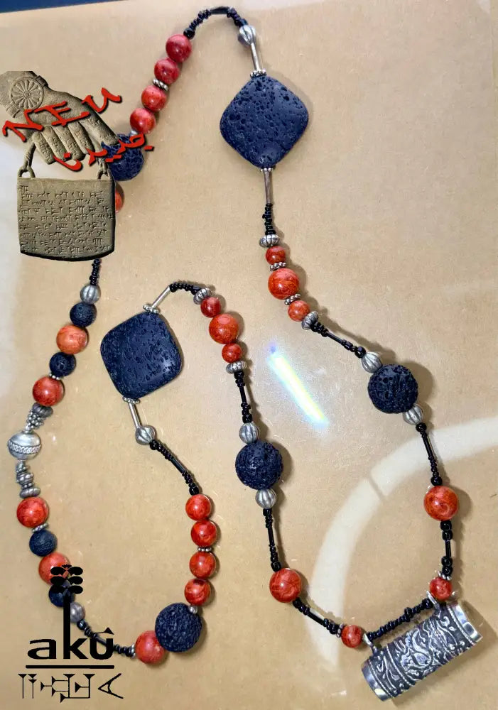 Vintage Deryia Amulettkette aus 925 Silber, Koralle & Lava