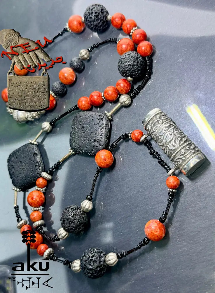 Vintage Deryia Amulettkette aus 925 Silber, Koralle & Lava