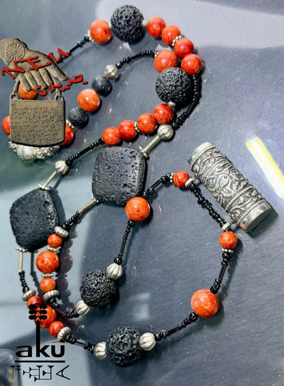 Vintage Deryia Amulettkette aus 925 Silber, Koralle & Lava