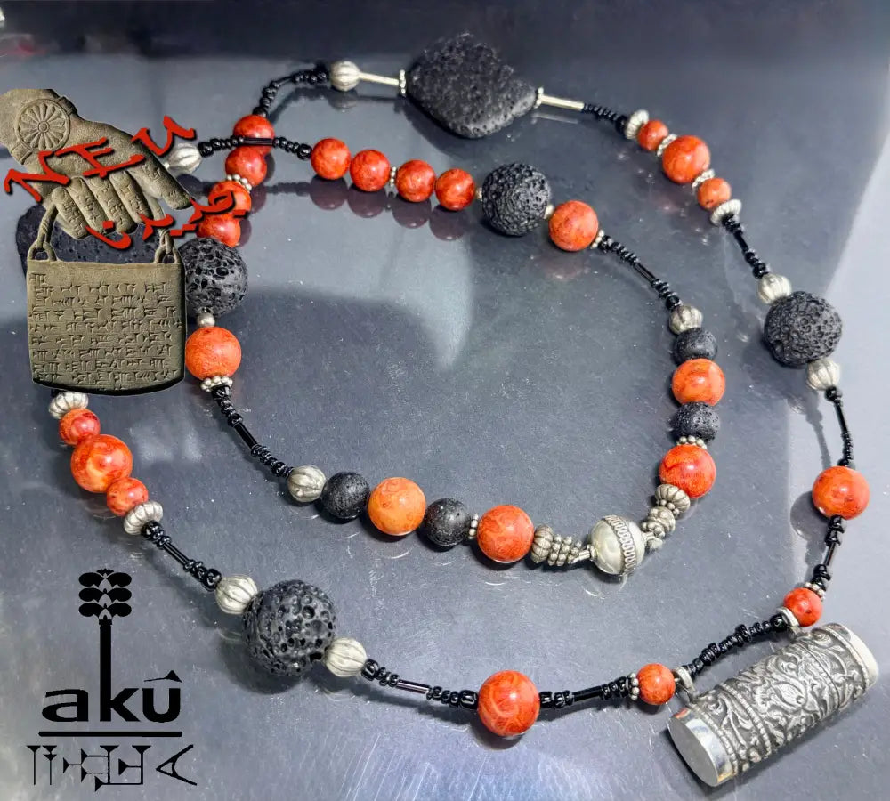 Vintage Deryia Amulettkette aus 925 Silber, Koralle & Lava