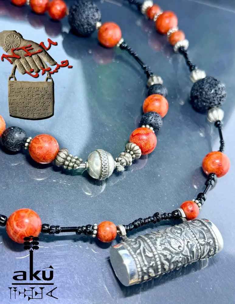 Vintage Deryia Amulettkette aus 925 Silber, Koralle & Lava