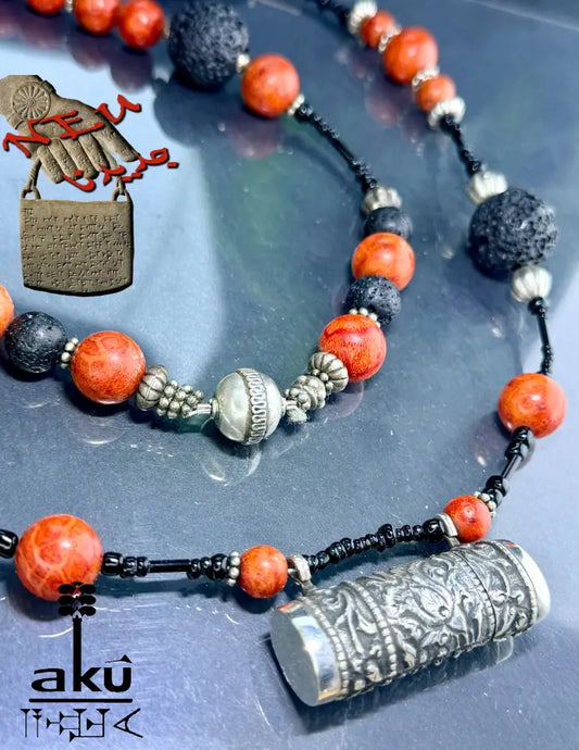Vintage Deryia Amulettkette aus 925 Silber, Koralle & Lava