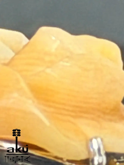 close up Vintage 925 Silberring mit handgeschnitzter Hornrose